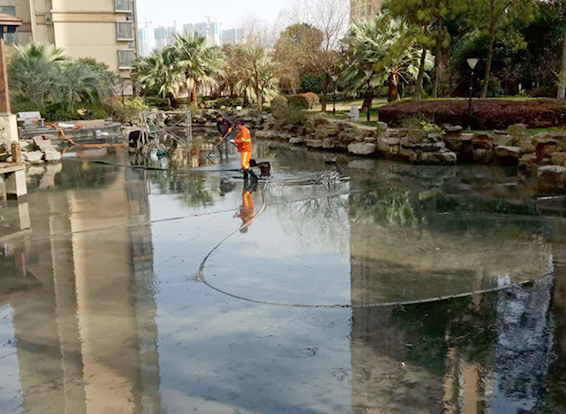 黄江镇景观池淤泥清理