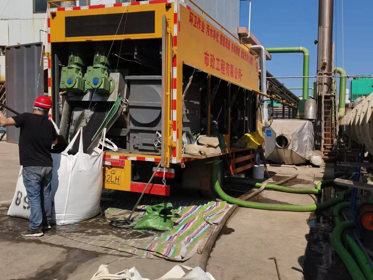 黄江镇淤泥压干处理